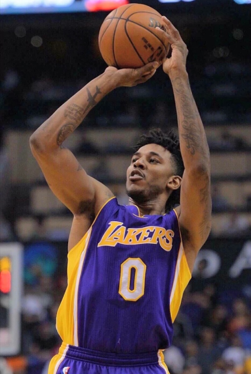 专业VAR团队复盘曼城扳平进球：B席对库尔图瓦犯规遭无视（VAR专家解读曼城扳平球：B席对库尔图瓦犯规被忽略）