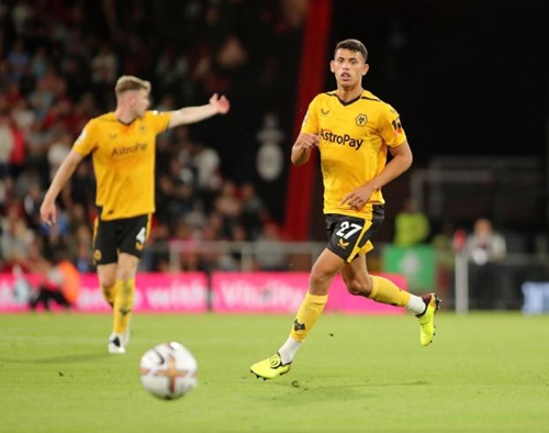 马卡：皇马密切关注科莫后卫拉蒙，英超多队也展开考察（据马卡报：皇马考察科莫后卫拉蒙，英超多队同样关注）