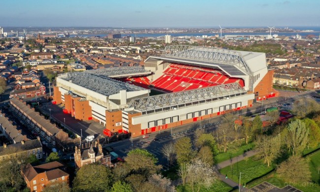 很强硬！布克急停急起突破妙传 马威吃饼强起上篮2+1（硬核时刻！布克急停急起突破妙传，马威吃饼强起上篮打成2+1）