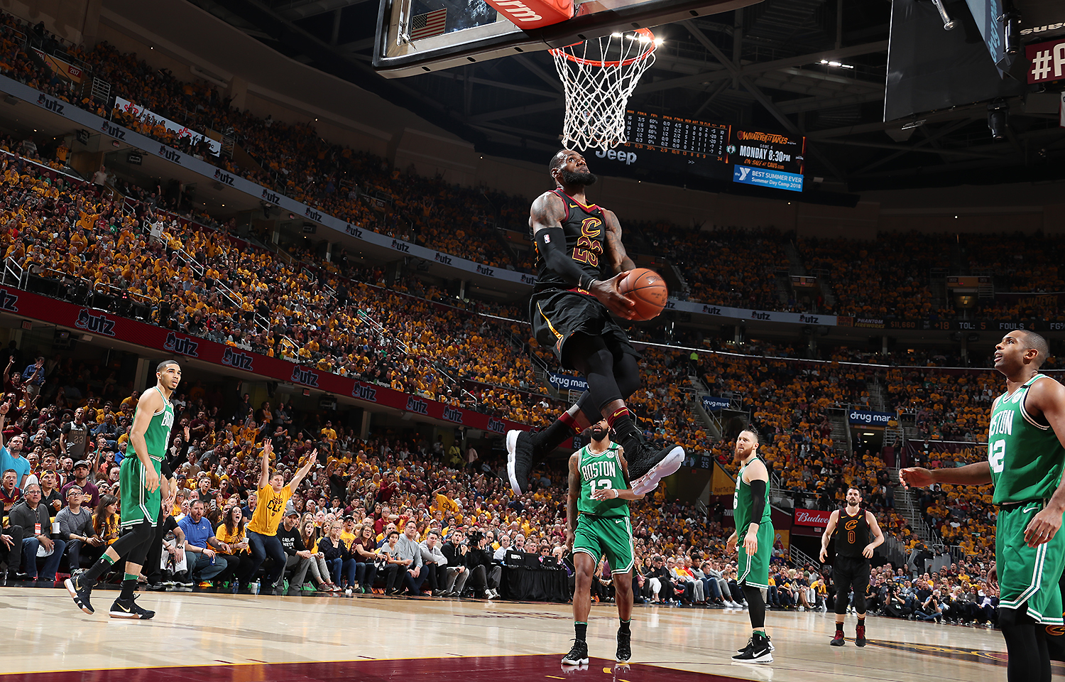 珀塞尔拉拽张力升：一场激情四溢的篮球对决（珀塞尔牵动全场，张力飙升：热血篮球巅峰对决）