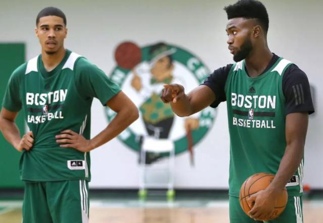 成都客战首尔：成都全主力出战，林加德首发，韦世豪替补（成都客场挑战首尔：全主力出击，林加德先发，韦世豪替补）