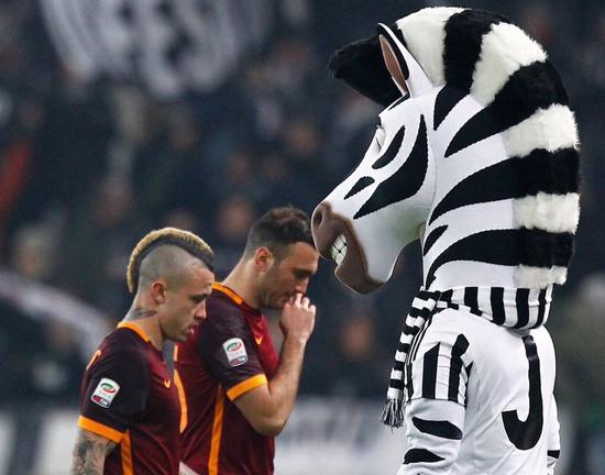 国乒8-2胜法国，产生了3大不可思议，王楚钦救场，王皓脸色铁青（国乒8比2力克法国，上演三大离奇一幕：王楚钦挺身救场，王皓面色铁青）