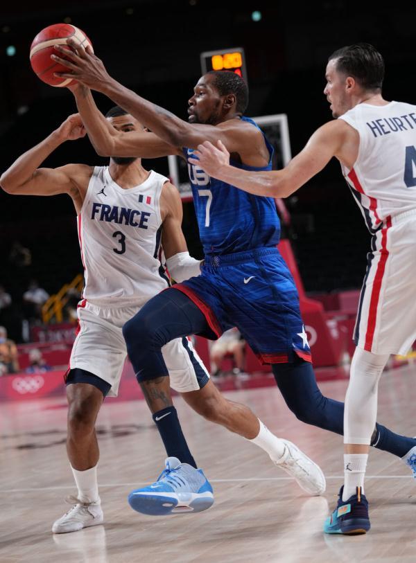 这边线球战术太机智了（这套边线球战术太妙了）