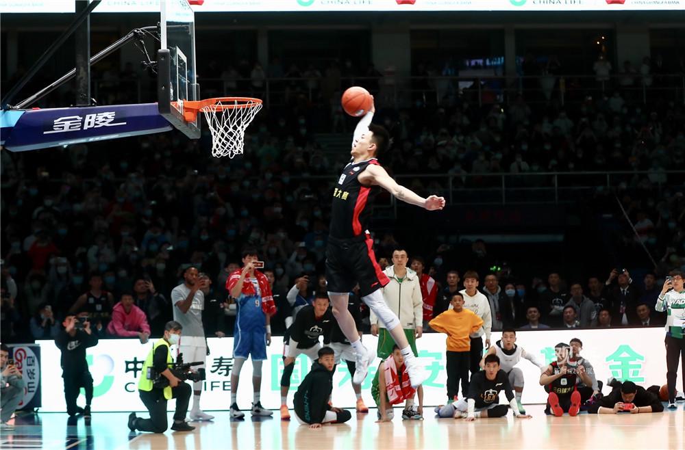 一家俱乐部，两支精英球队，亨利和珍·比蒂为您解读阿森纳的一切（同一徽章下的双雄，亨利与珍·比蒂全面解读阿森纳）