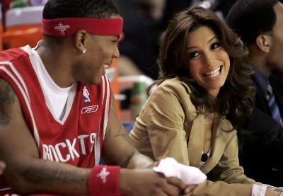 火箭末节三分爆发险胜快船（火箭末节三分雨发威险胜快船）