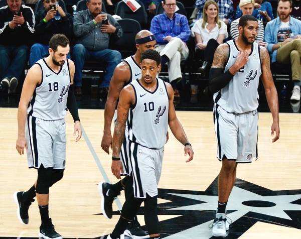 雄鹿遭淘汰哈姆NBA杯纪录遭终结，此前两个赛季全部夺得冠军（雄鹿出局，哈姆NBA杯连冠纪录终结，前两季皆夺冠）