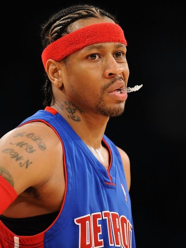 女足欧冠淘汰赛抽签：皇马若晋级将战巴萨，阿森纳若晋级战切尔西（女足欧冠淘汰赛签位：皇马晋级遇巴萨，阿森纳过关碰切尔西）