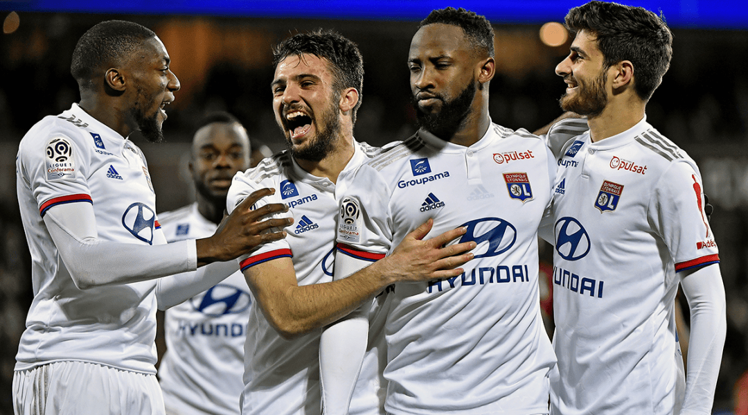 开场16分钟35秒，巴萨遭遇欧冠单场比赛最快的两个丢球（巴萨在欧冠开场16分35秒连丢两球，创单场最快丢球纪录）